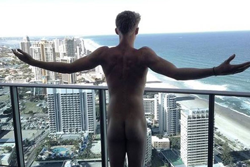 Teeniestar Cody Simpson postet Bild von blankem Hintern