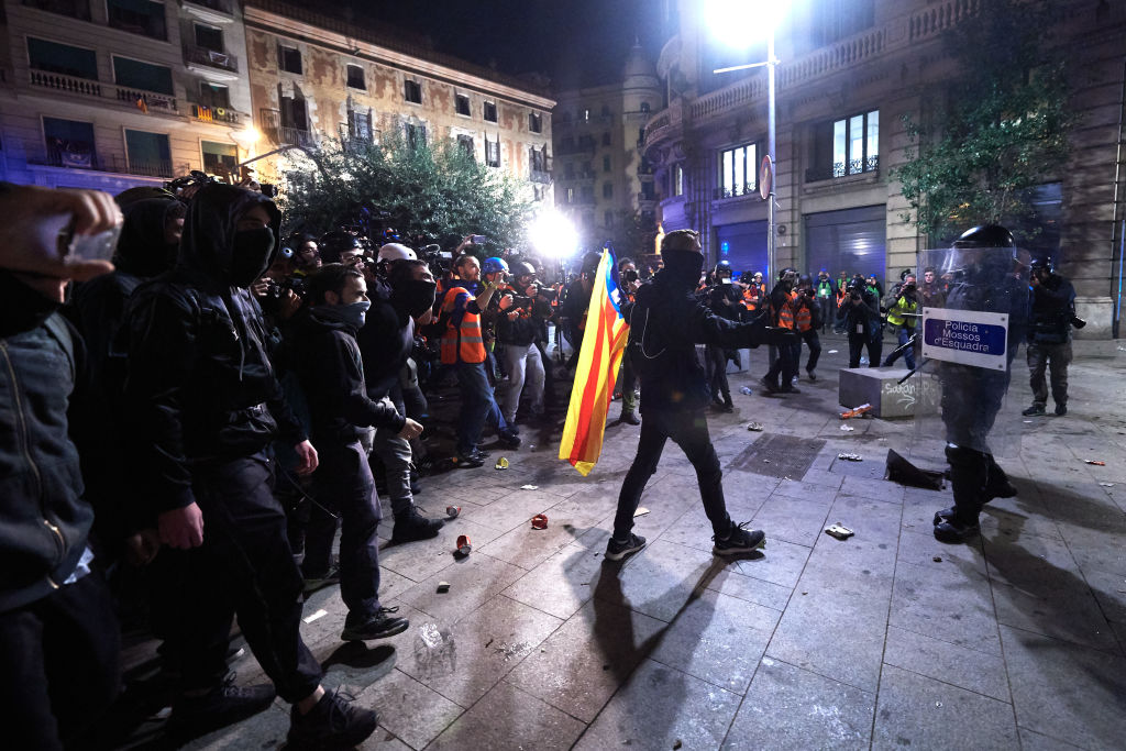 Barcelona: Wieso Die Menschen Demonstrieren