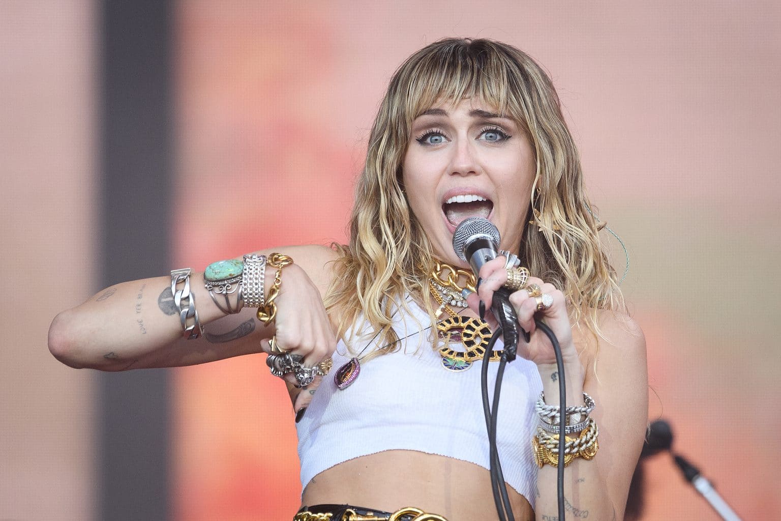 miley-cyrus-ist-sich-sicher-ich-wurde-von-einem-ufo-verfolgt