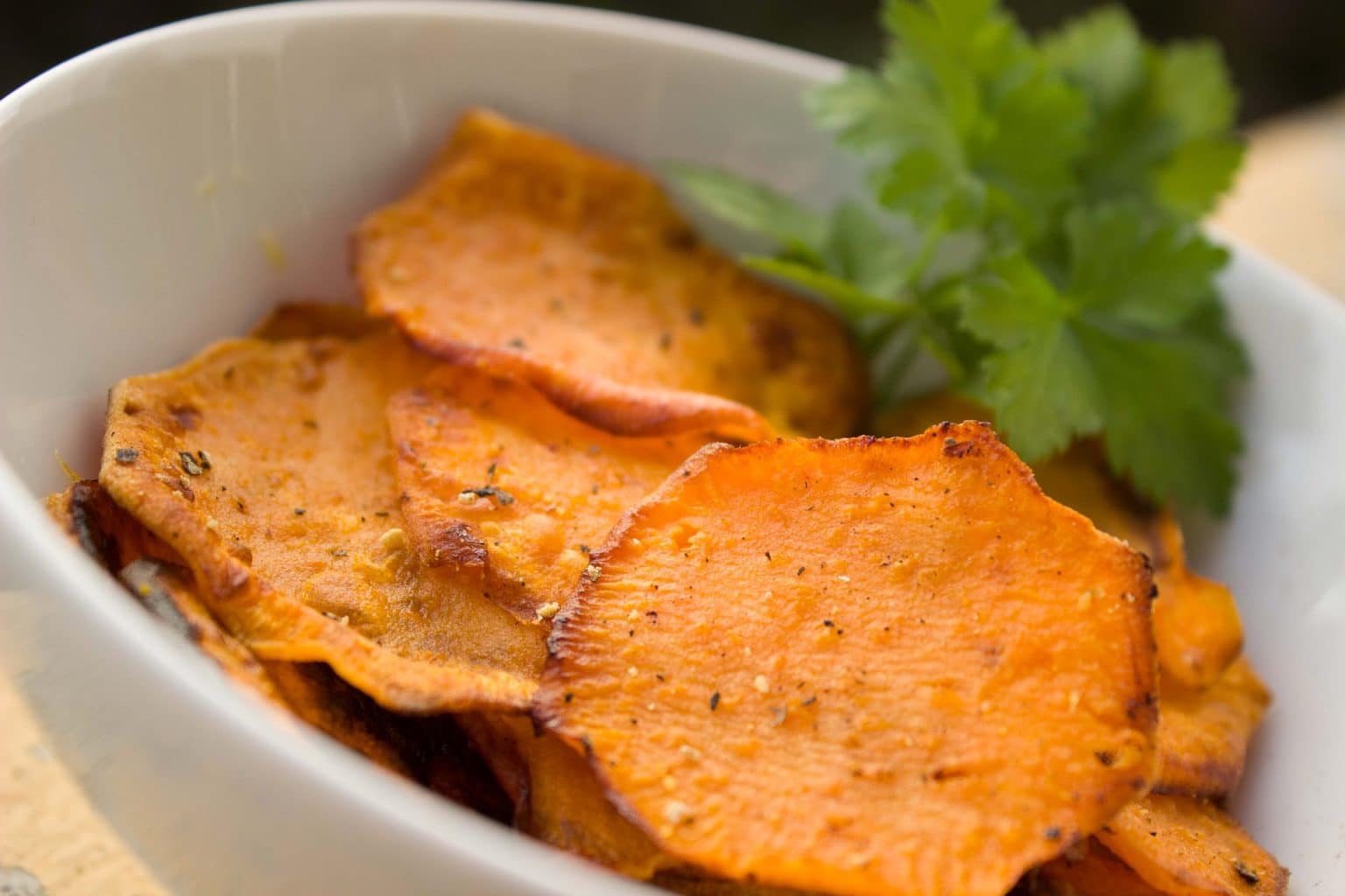 Süßkartoffelchips aus dem Backofen