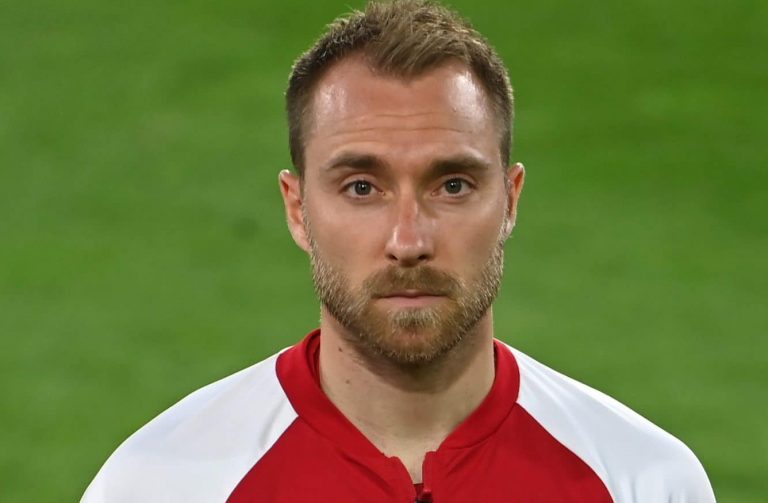 Fußballer Christian Eriksen bekommt nach Kollaps einen ...