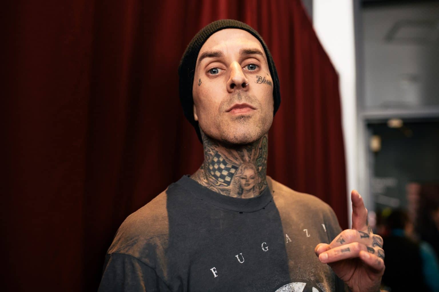 Travis Barker Stellt Sich Seiner Flugangst Nach Seinem Flugzeugabsturz