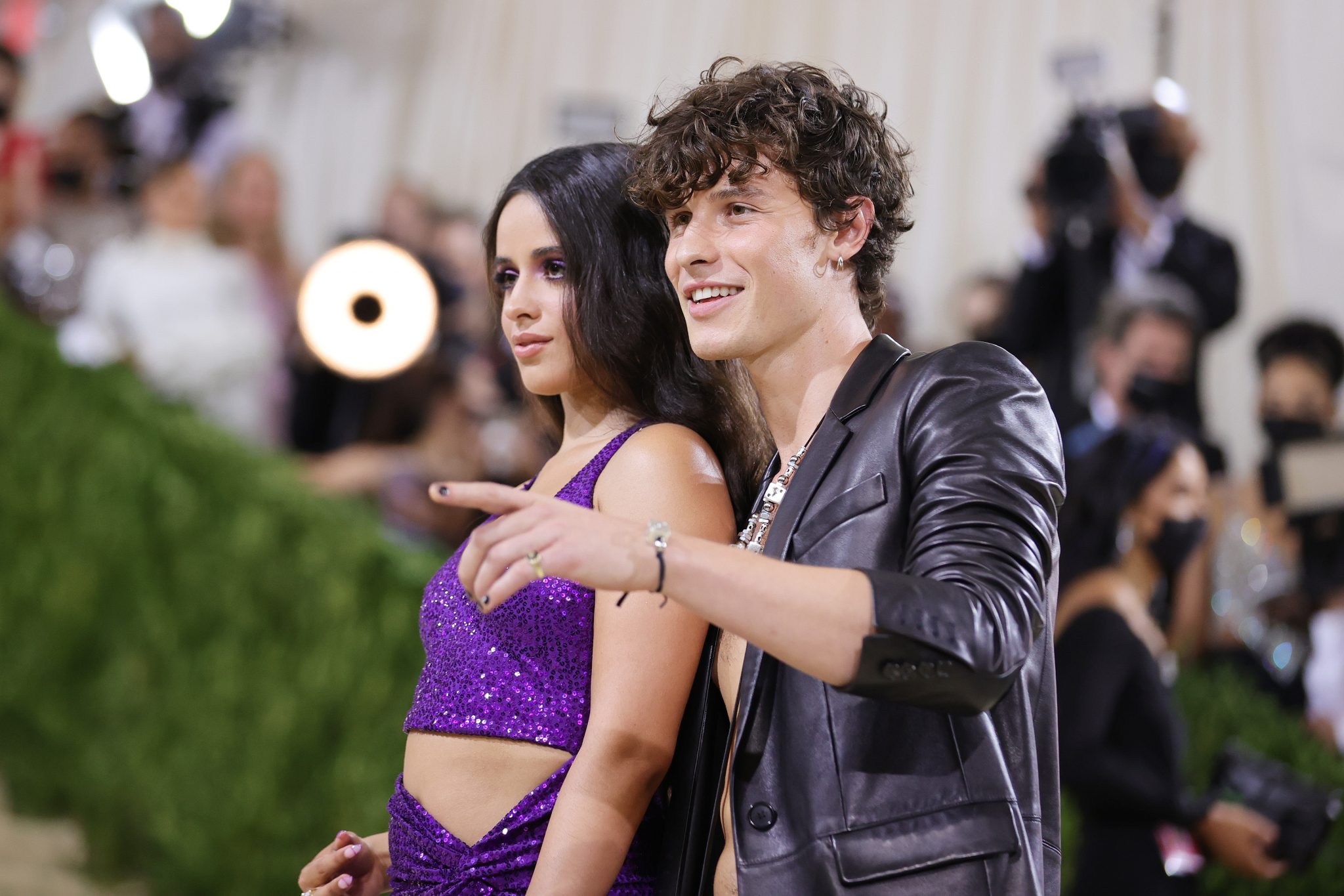 Nach Coachella: Shawn Mendes und Camila Cabello Händchen haltend im Alltag  gesichtet