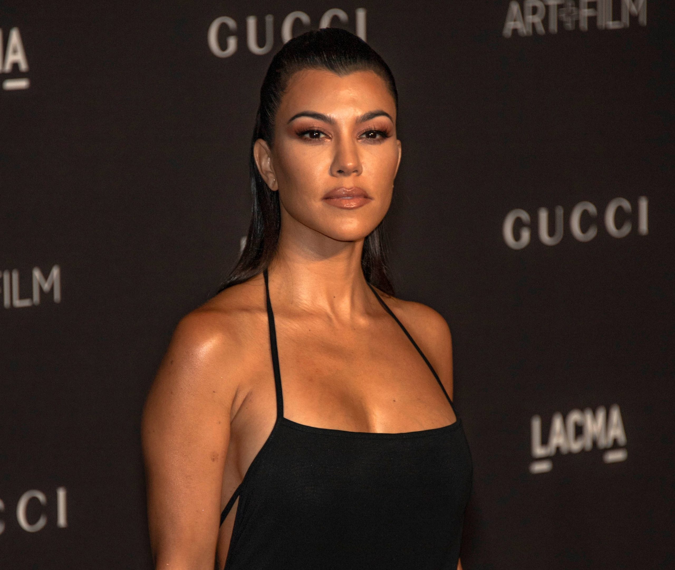 Kourtney Kardashian und Travis Barker teilen erstmals Bilder von Baby Rocky